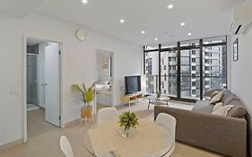 Southbank Apartment With Skyline View: 5-Min Walk To Crown Casino